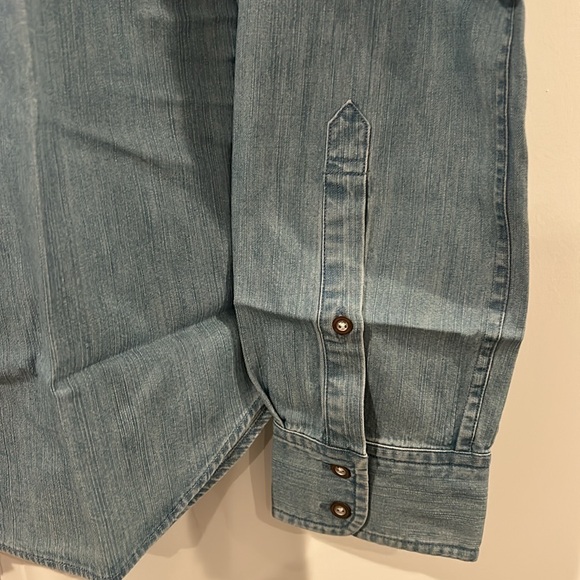 NWOT UnTuckit Alleanza Denim Cotton Button Down Shirt - Picture 4 of 7